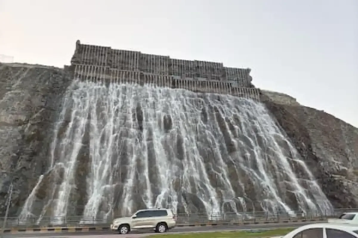 Khor Fakkan Waterfall close view with cars